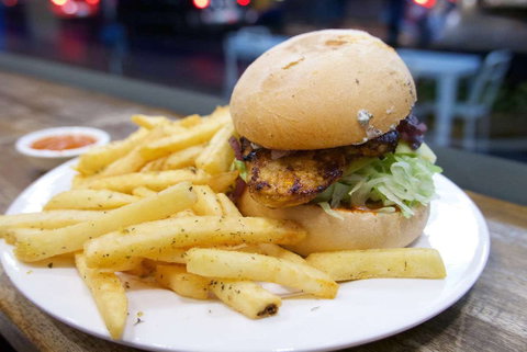 Smokey Chooks - New South Wales Tourism  0