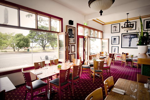 Elephant And Castle Hotel - New South Wales Tourism  1