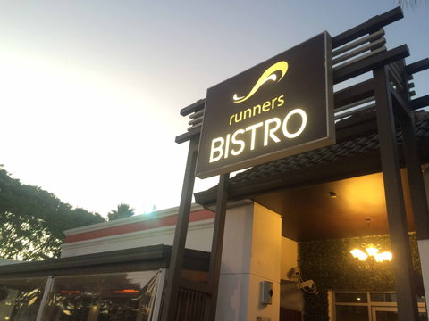 Runaway Bay Tavern - New South Wales Tourism  0
