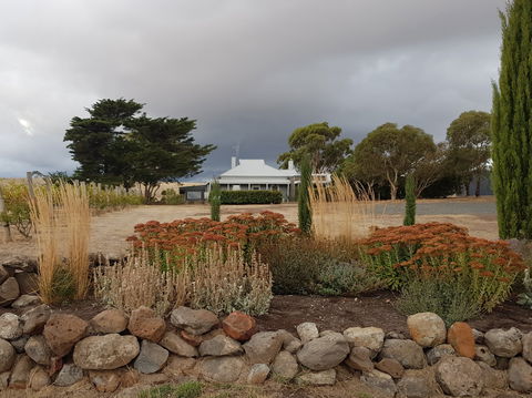 Hunter-Gatherer Vintners - New South Wales Tourism  2