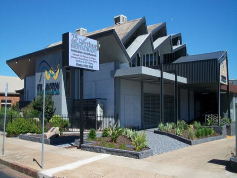 75 On Arthur At The Wellington Soldiers Memorial Club - New South Wales Tourism  0