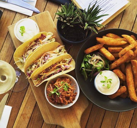 The Stables Craft Bar & Kitchen - New South Wales Tourism  6