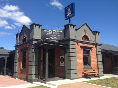 Graze Restaurant At The Willow Tree Inn - New South Wales Tourism  1