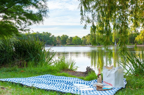 Schmicnics. - New South Wales Tourism  0