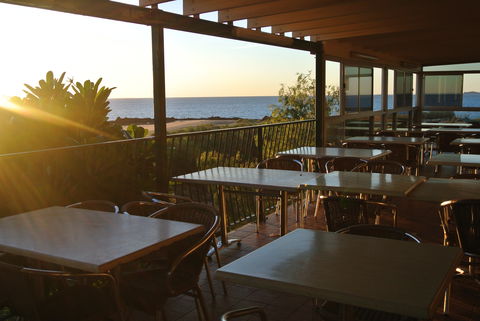 Samson Beach Tavern - New South Wales Tourism  1
