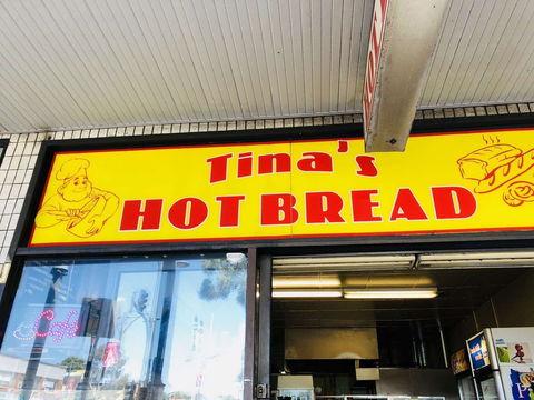 Where's Your Aunty? - New South Wales Tourism  0