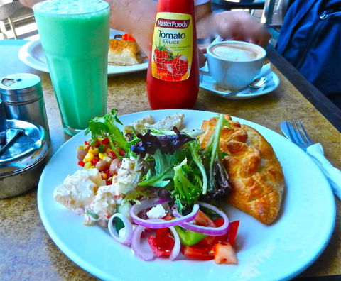Q Cafe - New South Wales Tourism  0