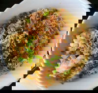 Two Hand Noodle Shop