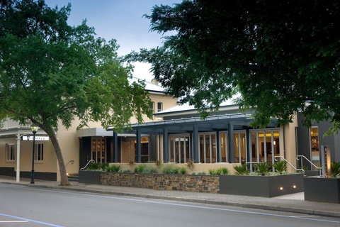 The Barker Hotel - New South Wales Tourism  0