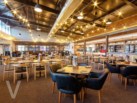 V Hotel - New South Wales Tourism  1