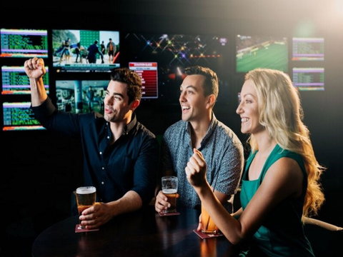 Steelers Leagues Club - New South Wales Tourism  1