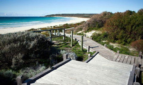 Bunkers Beach House - New South Wales Tourism  0