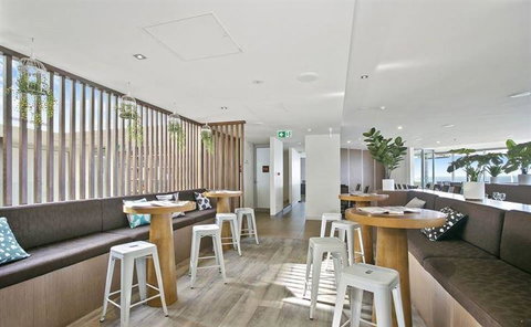 Surf Coast Hotel 100 The Esplanade Restaurant & Bar - New South Wales Tourism  4