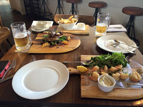Three Little Pigs Bar & Bistro - New South Wales Tourism  3