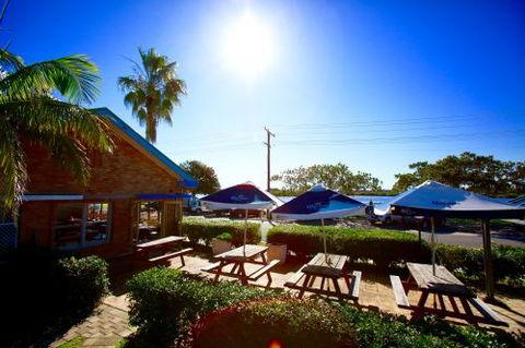 Tea Gardens Hotel–Motel - New South Wales Tourism  1