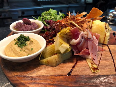 Frog & Toad Restaurant & Function Centre - New South Wales Tourism  0