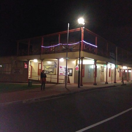 Mt Lyell Hotel Thai - European Bar And Restaurant - New South Wales Tourism  0