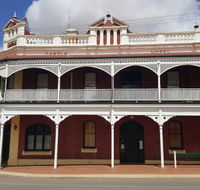 Castle Hotel Bistro - New South Wales Tourism 