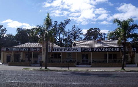 Threeways Roadhouse & Tavern - New South Wales Tourism  0