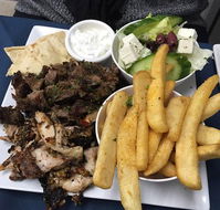 Nik's BBQ On the Lake - New South Wales Tourism 