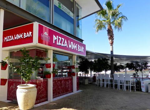 George's Paragon Pizza Wine Bar Sanctuary Cove - New South Wales Tourism  0