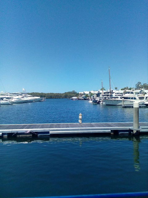 George's Paragon Pizza Wine Bar Sanctuary Cove - New South Wales Tourism  1