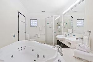 The Coffee House Apartments & Bistro - New South Wales Tourism  7