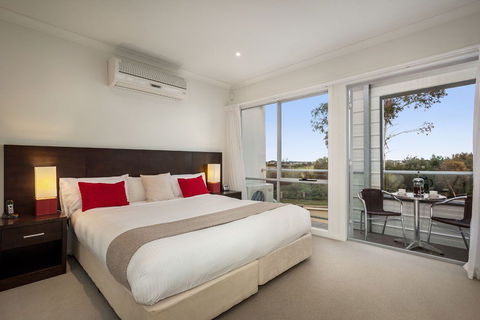 Quest Sanctuary Lakes - New South Wales Tourism  1