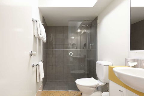 Central West End Apartments - New South Wales Tourism  7