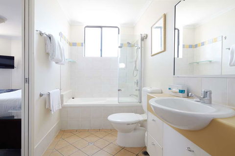 Central West End Apartments - New South Wales Tourism  8