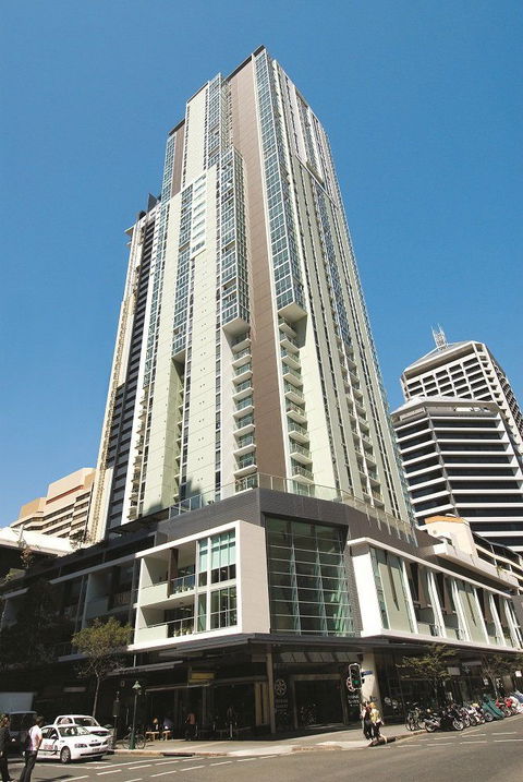 Oaks Festival Towers - New South Wales Tourism  0