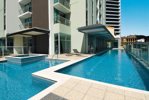 Oaks Festival Towers - New South Wales Tourism  2
