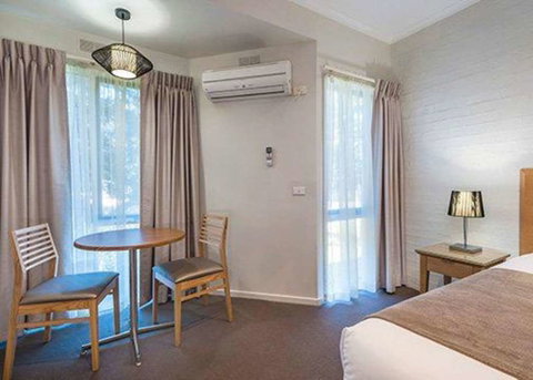Comfort Inn Coach & Bushmans - New South Wales Tourism  7