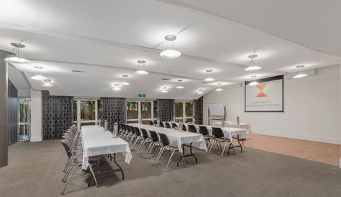 The Airport International Motel - New South Wales Tourism  13