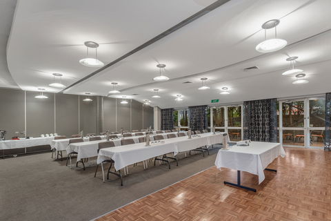 The Airport International Motel - New South Wales Tourism  14