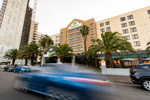 Holiday Inn Parramatta - New South Wales Tourism  1
