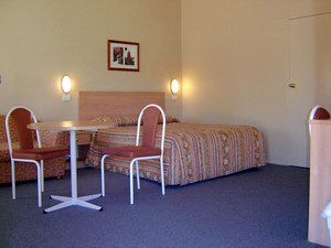 Country Gardens Motor Inn - New South Wales Tourism  2