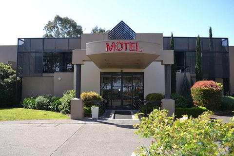 Dingley International Hotel - New South Wales Tourism  0