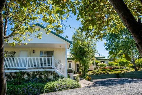 Yarra Gables Motel - New South Wales Tourism  1