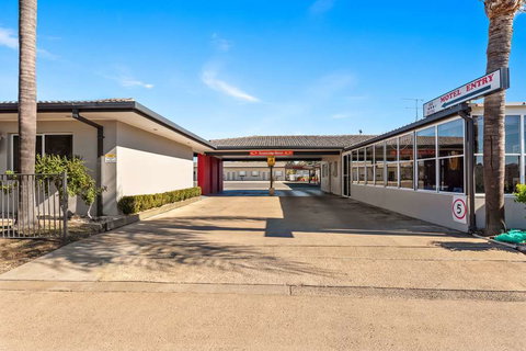Econo lodge Moree Spa Motor Inn - New South Wales Tourism  1