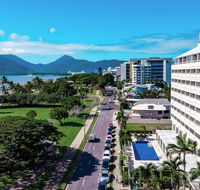 Holiday Inn Cairns Harbourside - New South Wales Tourism 