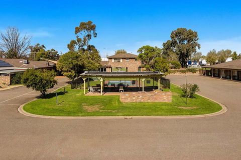 Quality Inn Carriage House - New South Wales Tourism  1