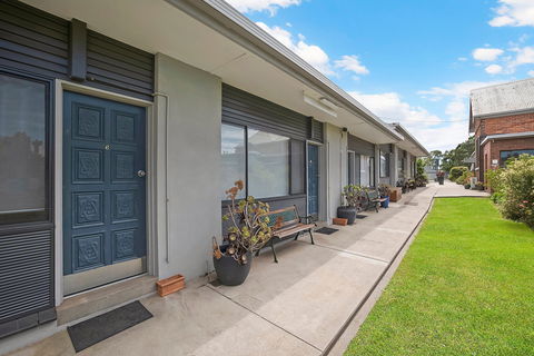 Hamilton Lakeside Motel - New South Wales Tourism  0