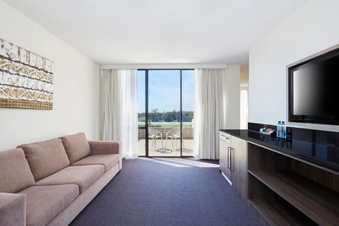 Holiday Inn Warwick Farm - New South Wales Tourism  11