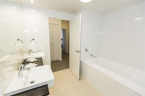 Gladstone Central Plaza Apartment Hotel - New South Wales Tourism  1