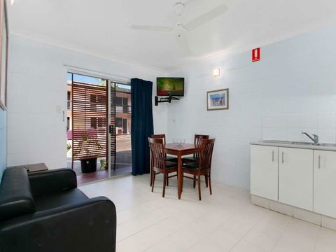 Cairns City Palms - New South Wales Tourism  0