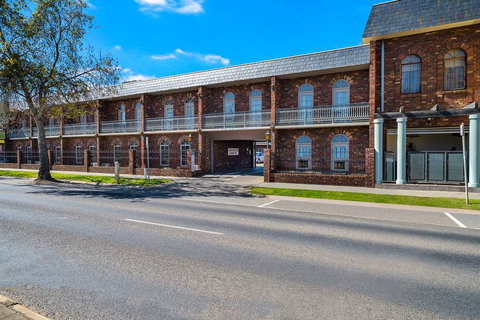 Quality Hotel Sherbourne Terrace - New South Wales Tourism  1