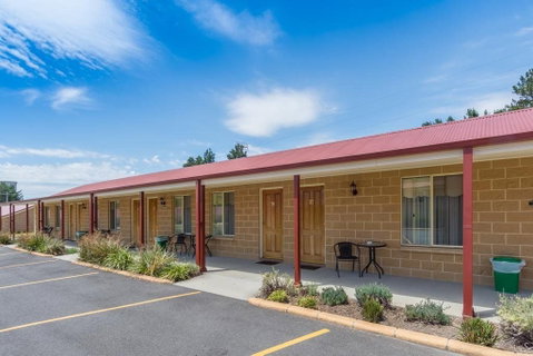 Black Gold Country Cabins and Motel - New South Wales Tourism  0