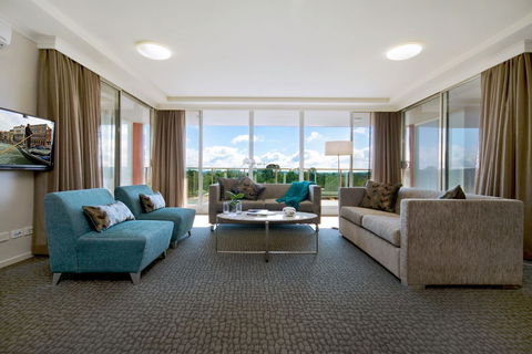 Pacific Suites Canberra - New South Wales Tourism  1