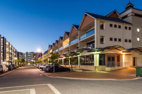 Dolphin Quay Apartment Hotel - New South Wales Tourism  1